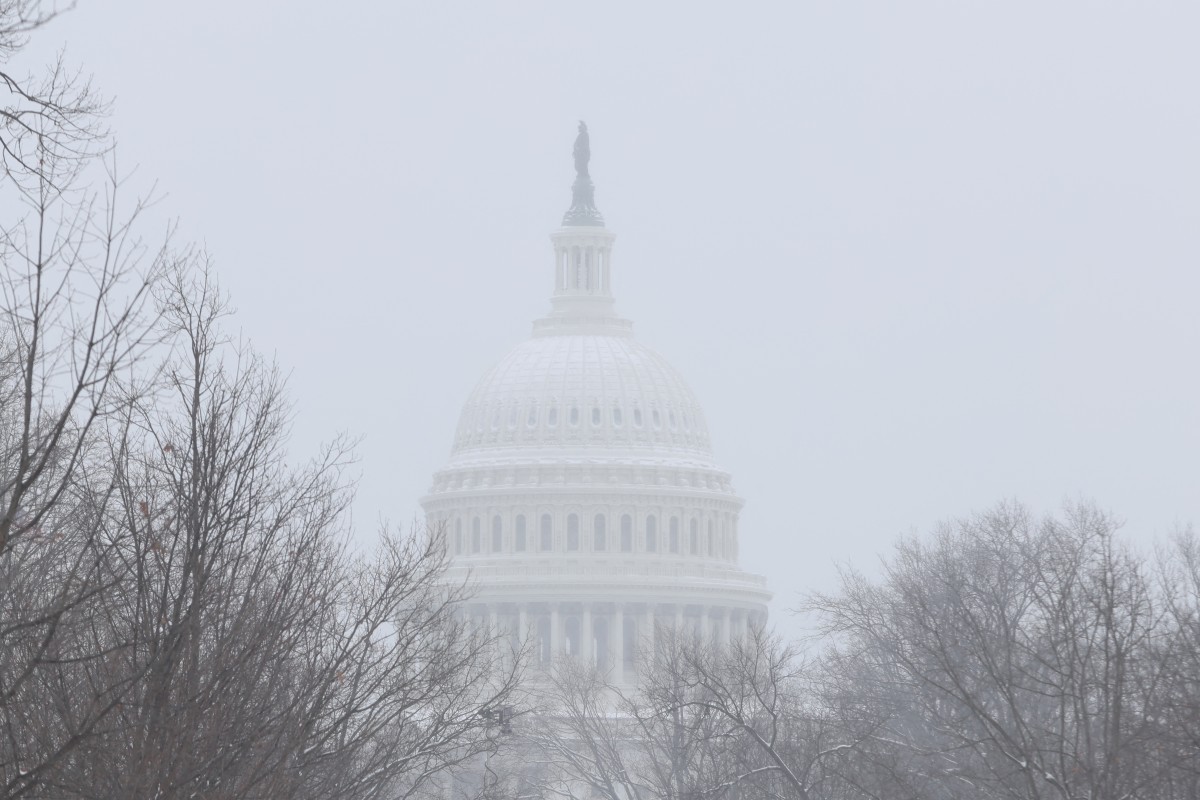 Tempestade de neve se move em direção a Washington no dia em que o Congresso se prepara para certificar a eleição de Trump