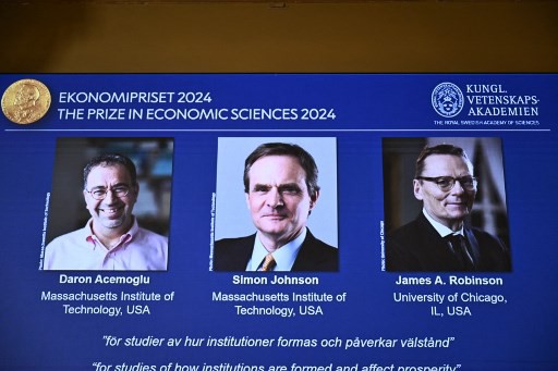 Daron Acemoglu, Simon Johnson e James A. Robinson são os ganhadores do Prêmio Nobel de Economia deste ano