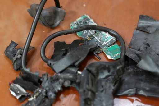 Restos de pagers explodidos no Líbano 