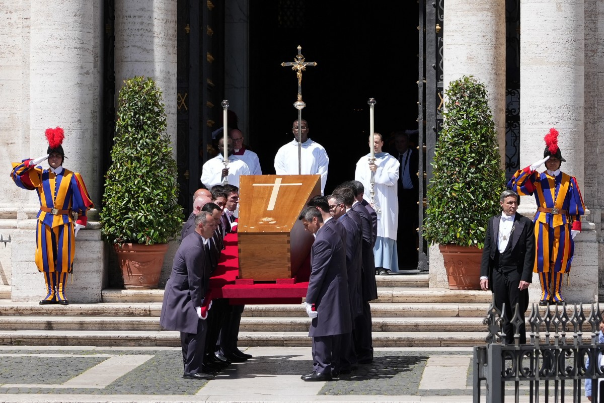 Caixão do papa Francisco chega a Basílica de Santa Maria Maggiore