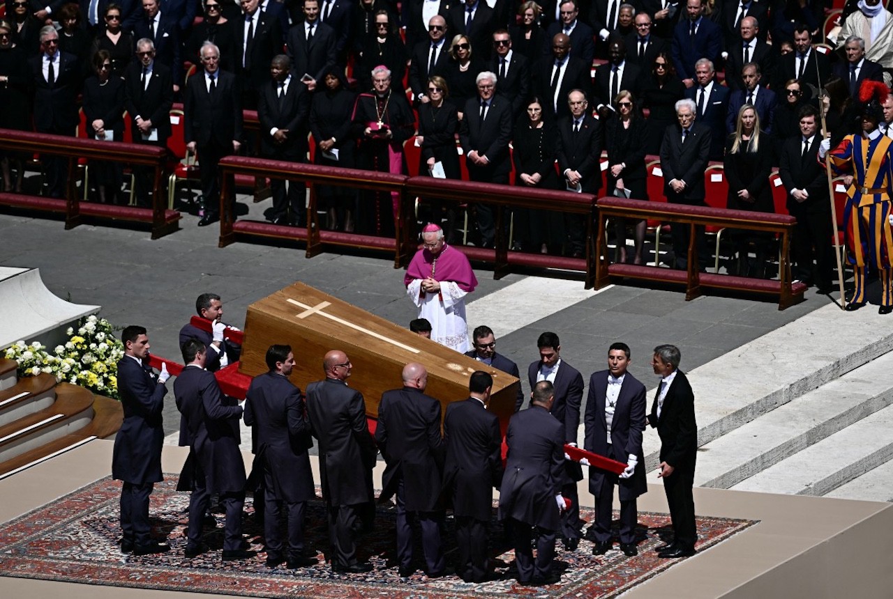 Funeral do papa Francisco foi acompanhado por 250 mil pessoas, segundo o Vaticano