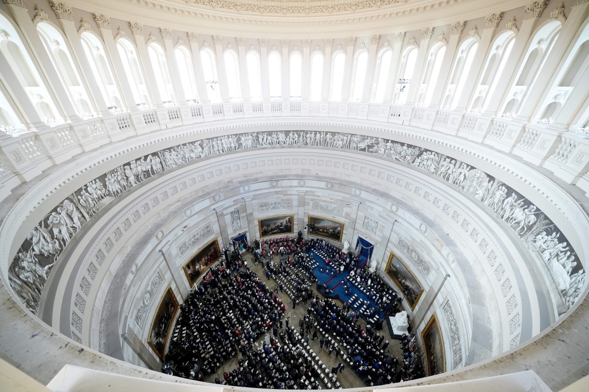 Convidados tomam seus assentos no Capitólio antes da posse de Donald Trump
