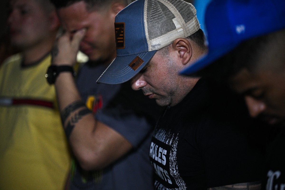 Andy Perozo, Ringo Rincon, Mervin Yamarte e Edwuar Hernandez, migrantes venezuelanos repatriados de uma prisão em El Salvador