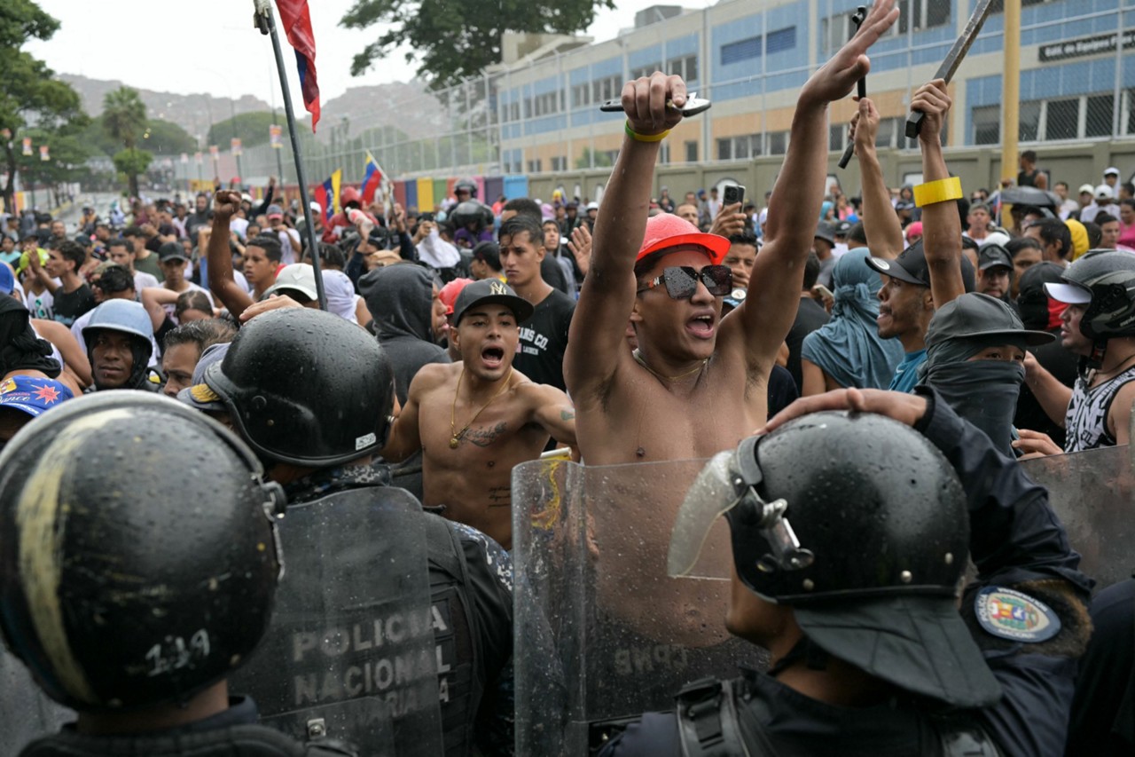 Protestos eclodiram após Nicolás Maduro declarar que havia sido reeleito presidente do país
