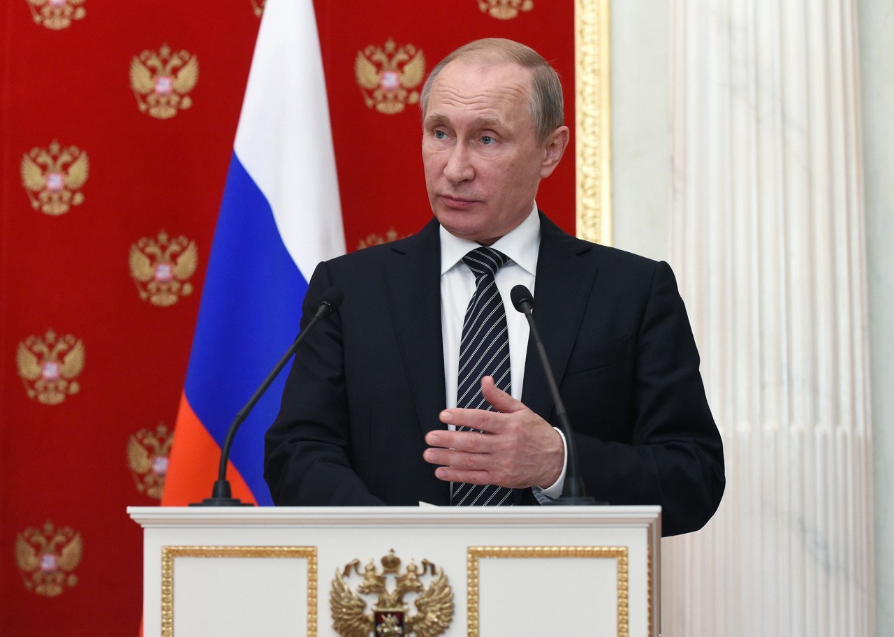 vladimir Putin disse a Trump, pelo telefone, que aceita um encontro com Zelensky