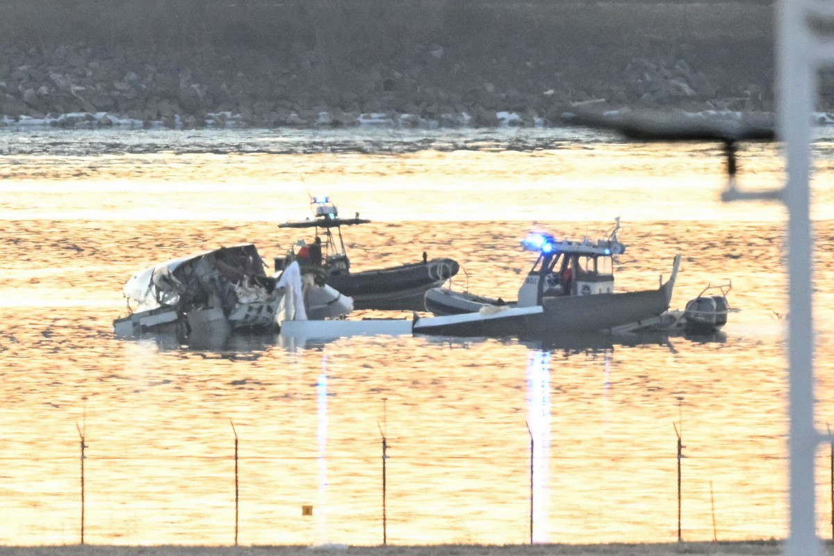 Colisão entre um avião e um helicóptero, em Washington D.C, deixou 67 mortos
