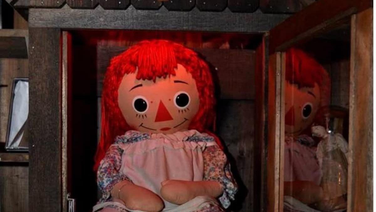 A boneca, que inspirou personagem na série de filmes "Invocação do Mal" e “Annabelle”, foi exibida na Ghost City Tours nos dias 13 e 14 de maio