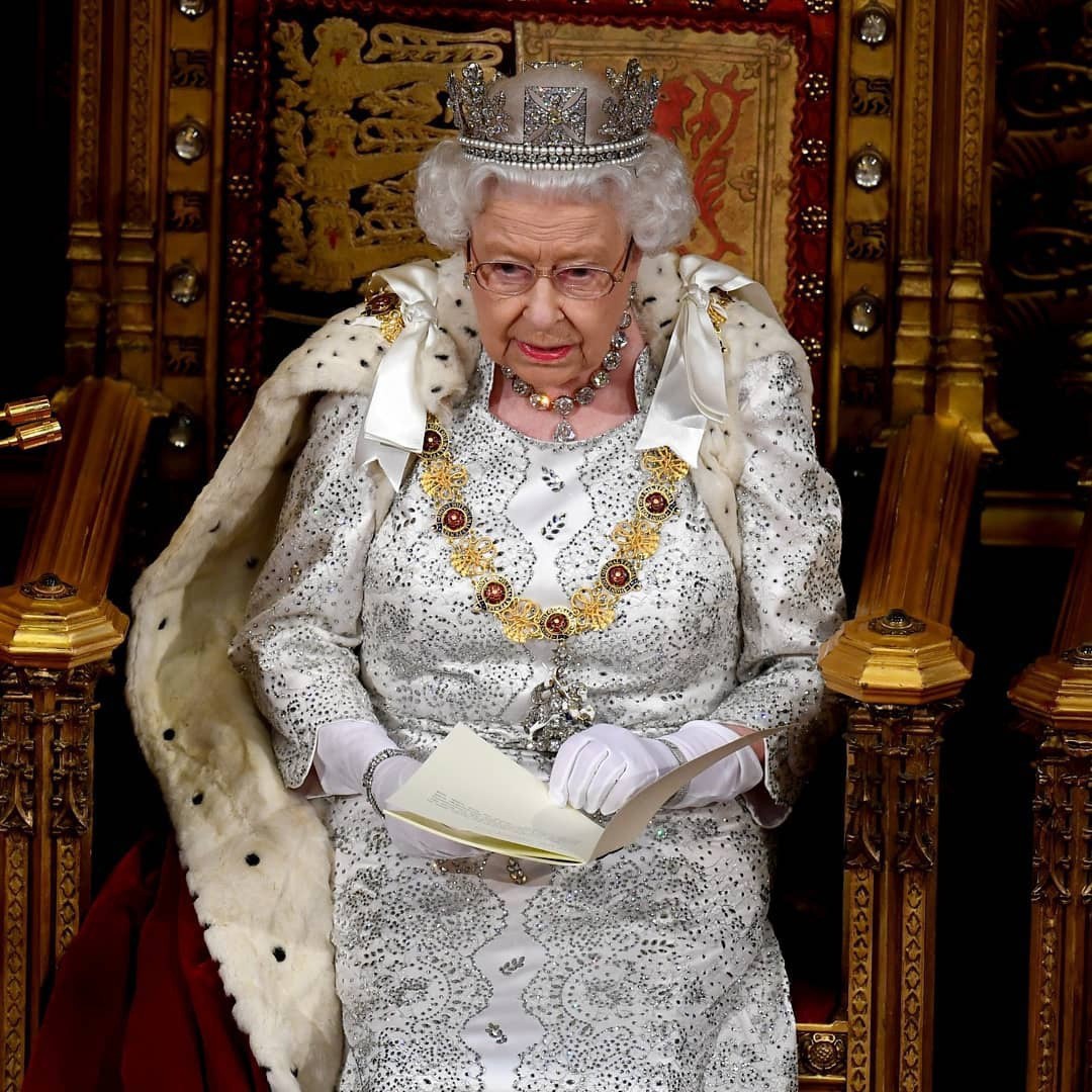 Rainha Elizabeth procura funcionário para cuidar de suas redes sociais