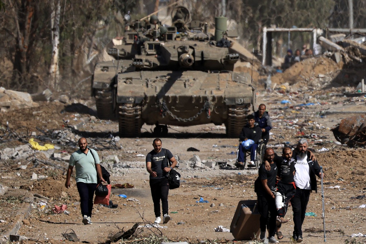 Conflitos como a guerra entre Israel e Hamas podem ser abordados, avalia professor da Rede Chromos de Ensino