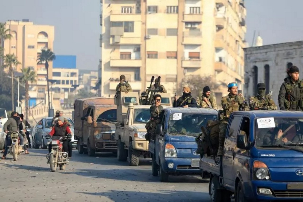 Forças rebeldes lançam ofensiva relâmpago na Síria pretendem derrubar o governo do presidente Bashar al-Assad
