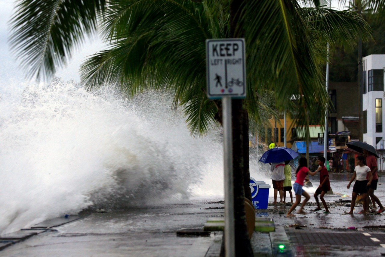 Um super tufão que se aproxima das Filipinas está se intensificando e pode ter um impacto "potencialmente catastrófico", alertou o meteorologista estadual