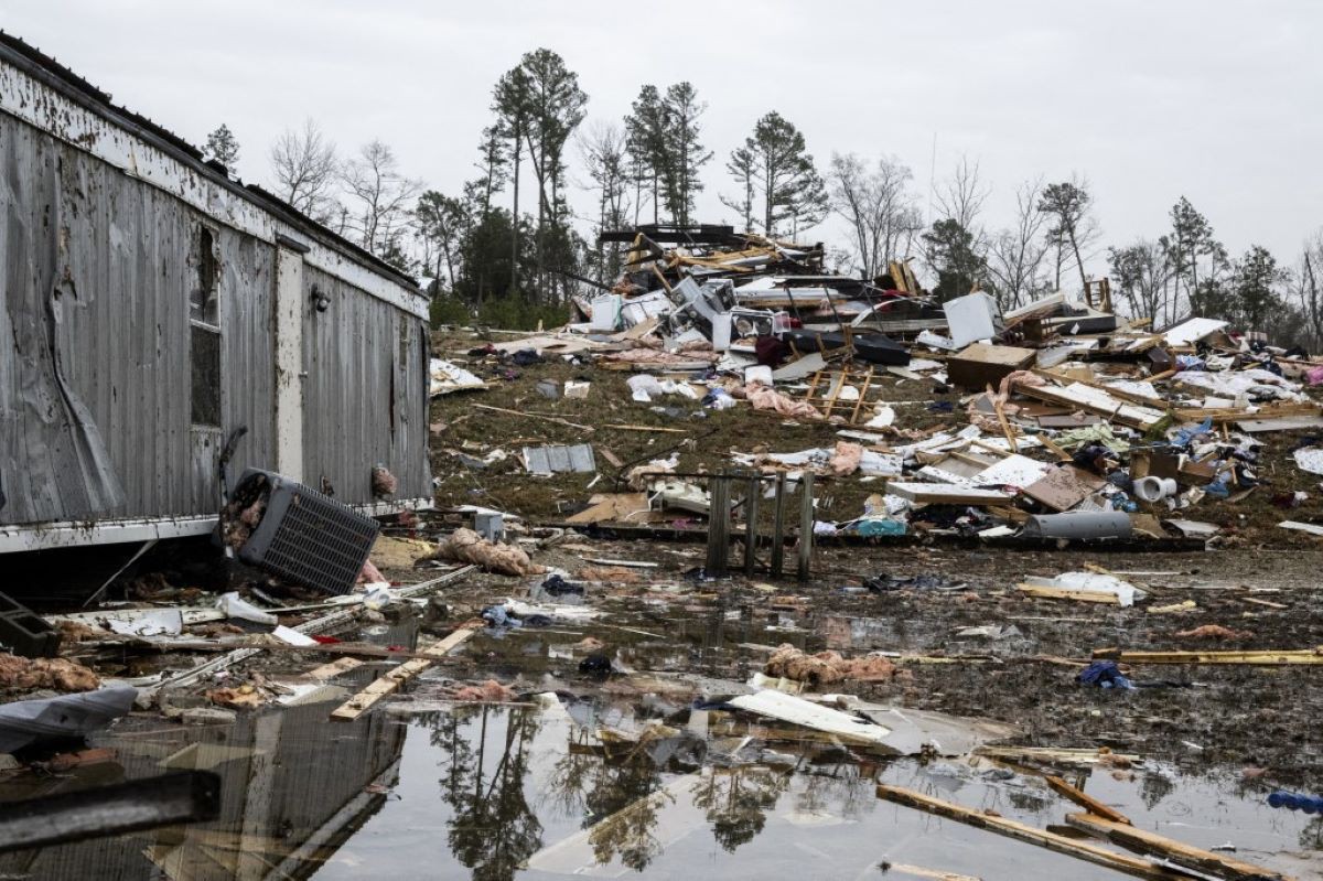 Tornado deixou rastro de destruição no Missouri