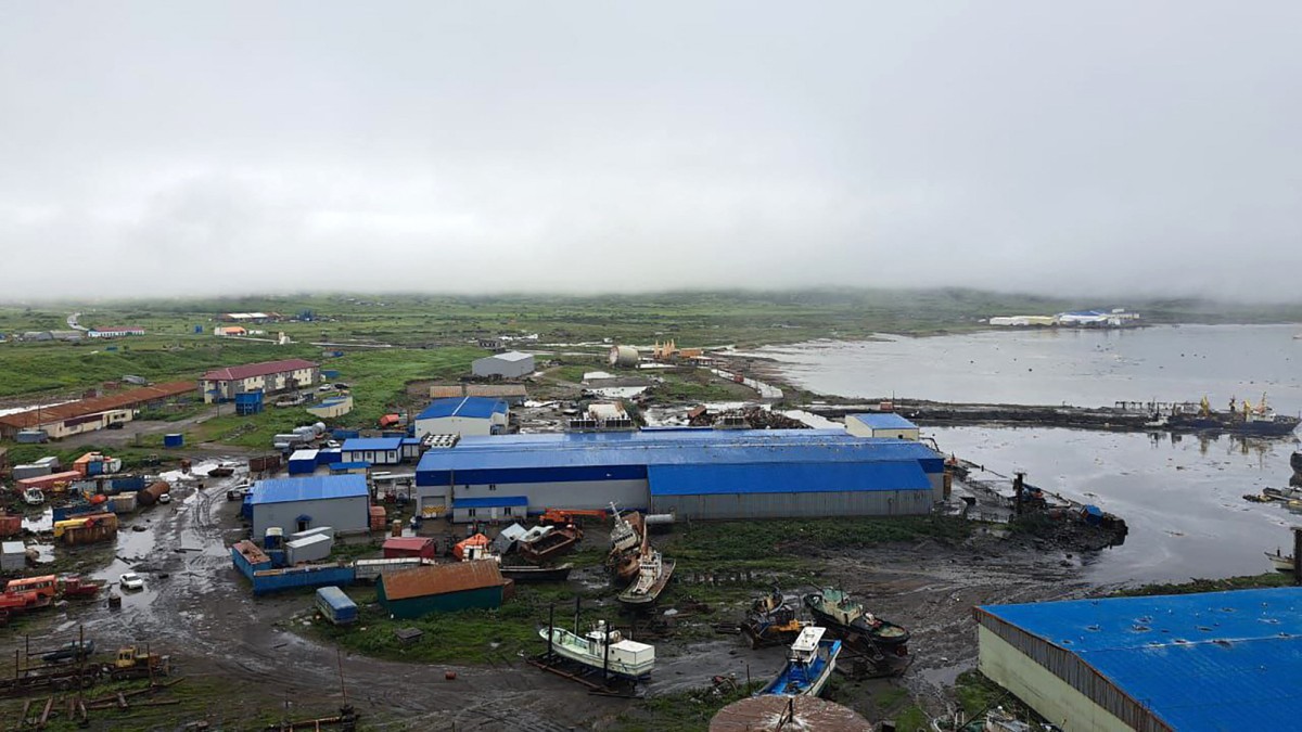 O distrito de Severo-Kurilsk, atingido pelo tsunami, na ilha de Paramushir, no norte das Ilhas Curilas da Rússia