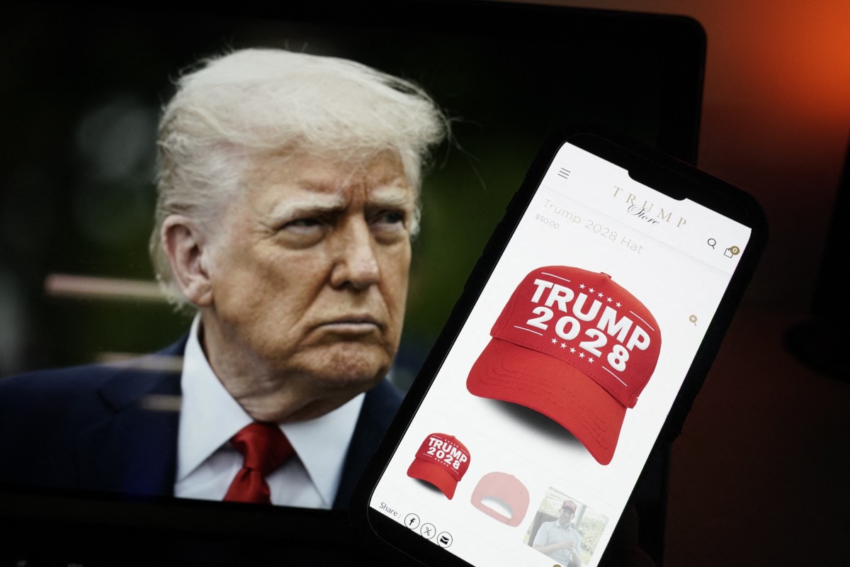 Site de Donald Trump vende boné com propaganda para eleição de 2028