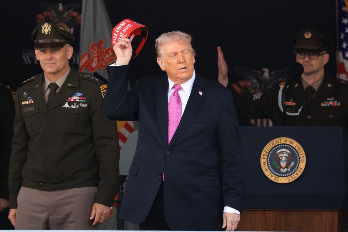 Presidente Donald Trump durante formatura de militares das Forças Armadas