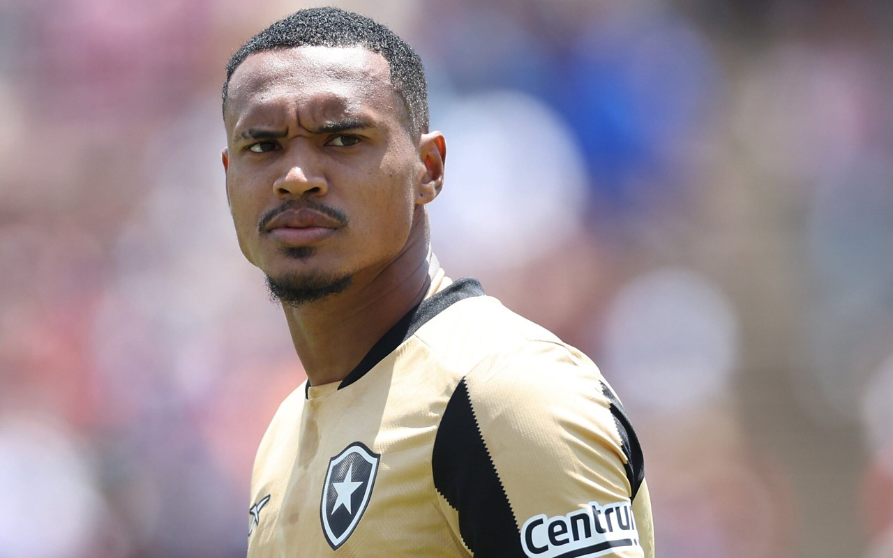 John com a camisa do Botafogo durante o Mundial de Clubes (Foto: Vítor Silva/Botafogo)