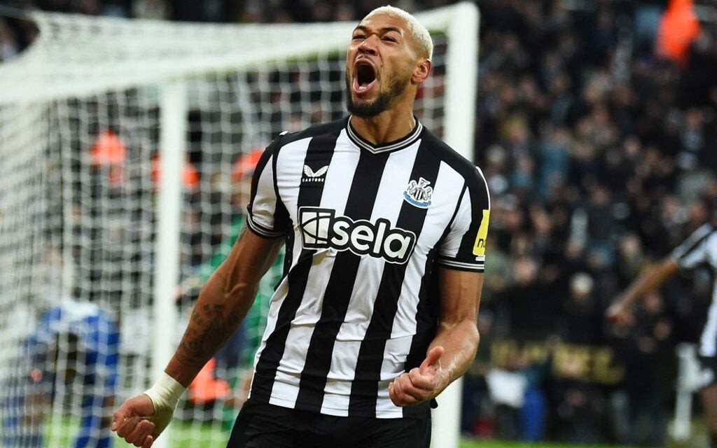 Joelinton comemora gol marcado pelo Newcastle, da Premier League (Foto: Andy Buchanan/AFP)