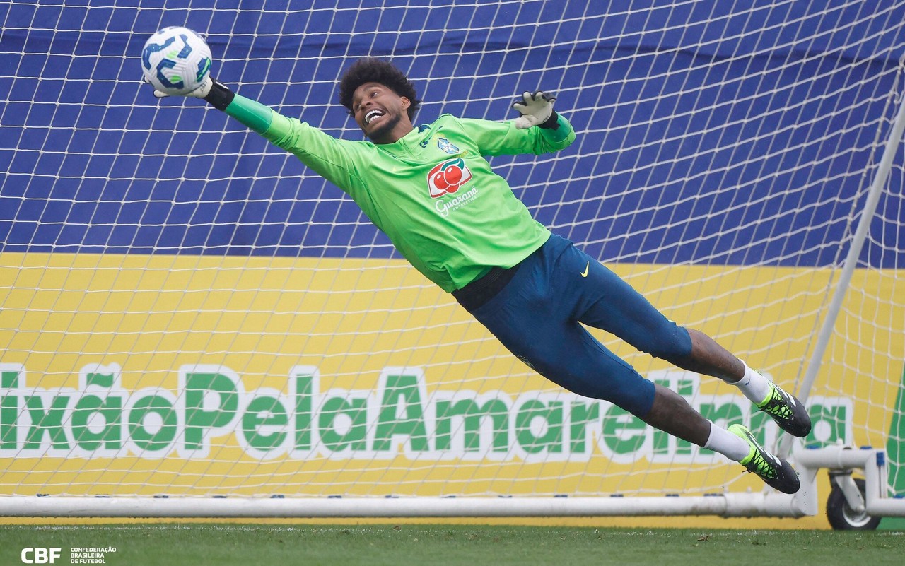 Hugo Souza comparou os três treinadores (Foto: Rafael Ribeiro Iorio / CBF)