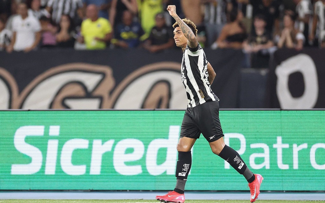 Igor Jesus marcou o primeiro gol do clássico entre Botafogo x Fluminense (Foto: Vitor Silva/Botafogo)
