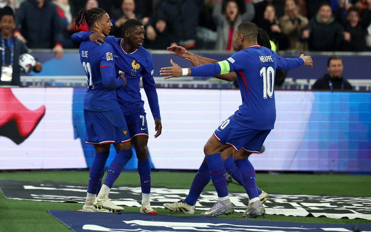 Seleção da França em ação (Foto: Franck Fife/AFP)