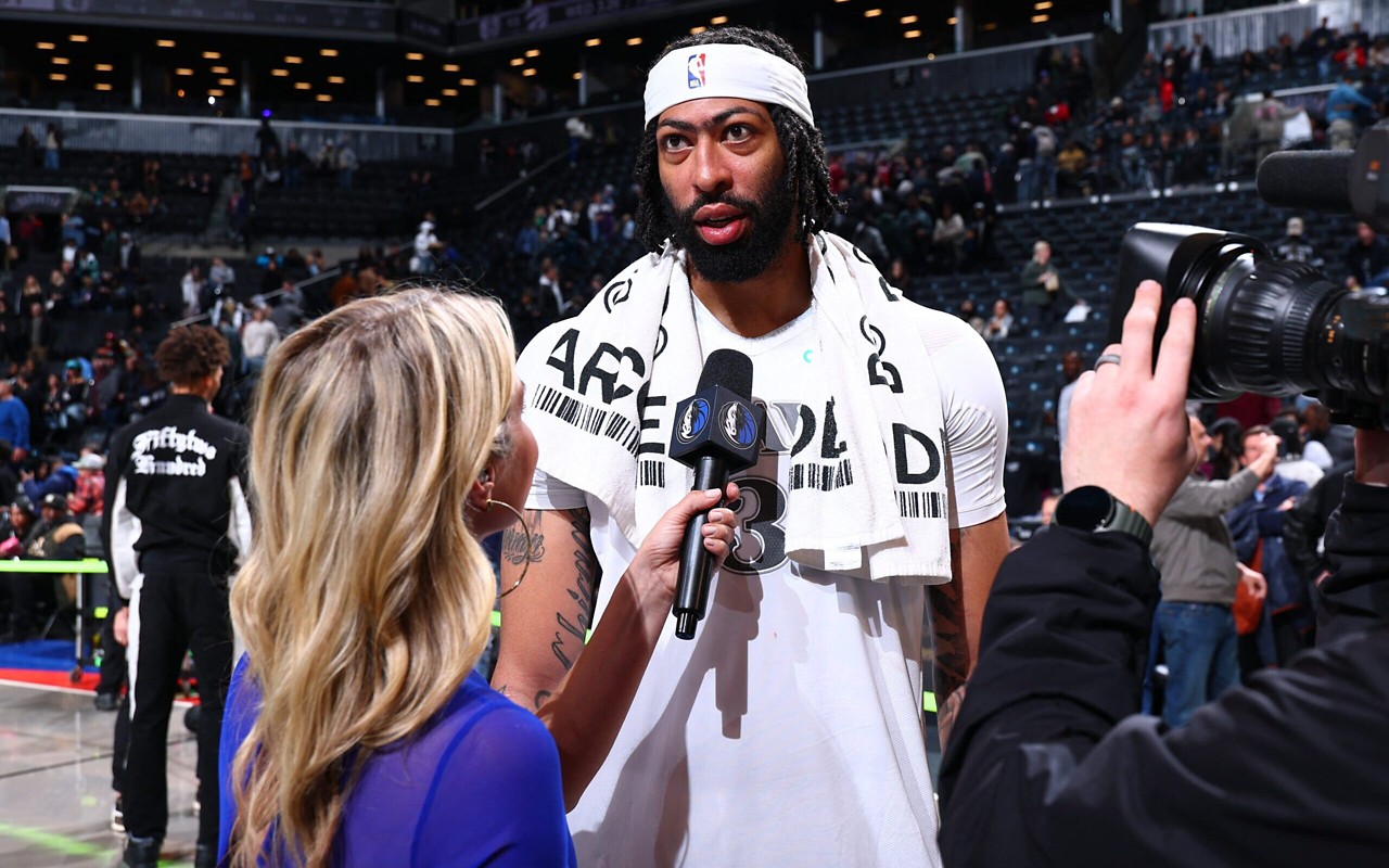 Anthony Davis em ação pelo Dallas Mavericks (Foto: David L. Nemec/AFP)