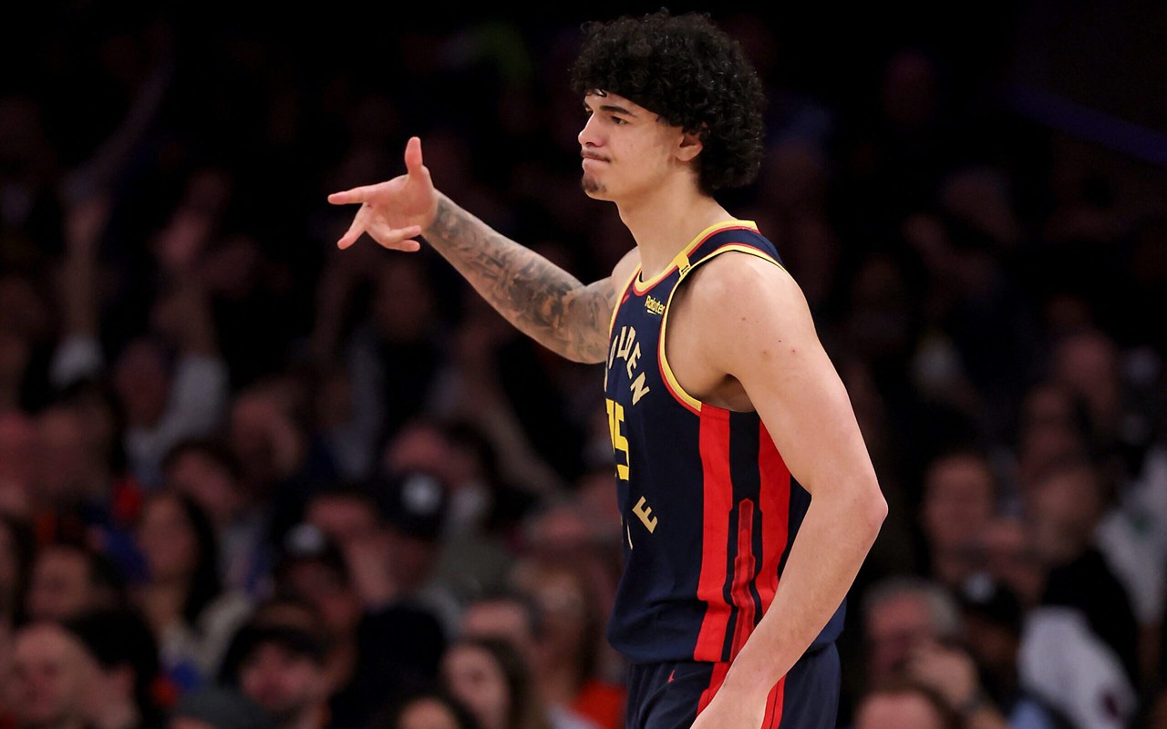 Gui Santos comemorando uma cesta contra o Knicks pelo Warriors (Foto: Elsa/Getty Images/AFP)