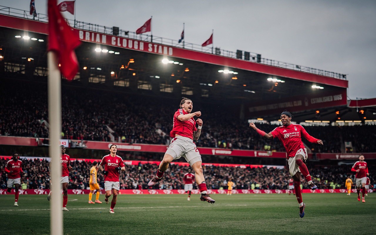 Premier League é a liga de futebol que mais fatura com direitos de TV (Foto: Reprodução/X)
