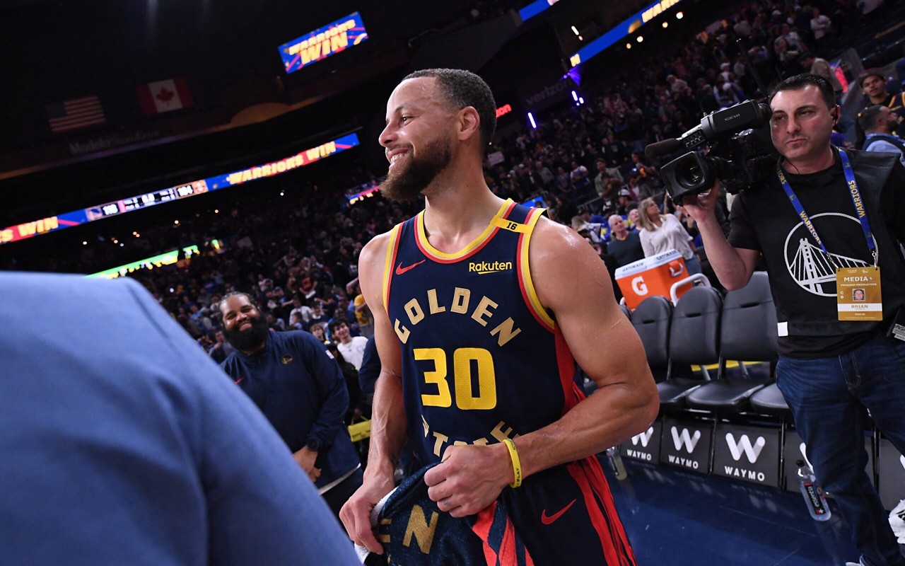 SAN FRANCISCO, CA - APRIL 4: Stephen Curry #30 of the Golden State Warriors smiles after the game against the Denver Nuggets on April 4, 2025 at Chase Center in San Francisco, California. NOTE TO USER: User expressly acknowledges and agrees that, by downloading and or using this photograph, user is consenting to the terms and conditions of Getty Images License Agreement. Mandatory Copyright Notice: Copyright 2025 NBAE Noah Graham/NBAE via Getty Images/AFP (Photo by Noah Graham / NBAE / Getty Images / Getty Images via AFP)