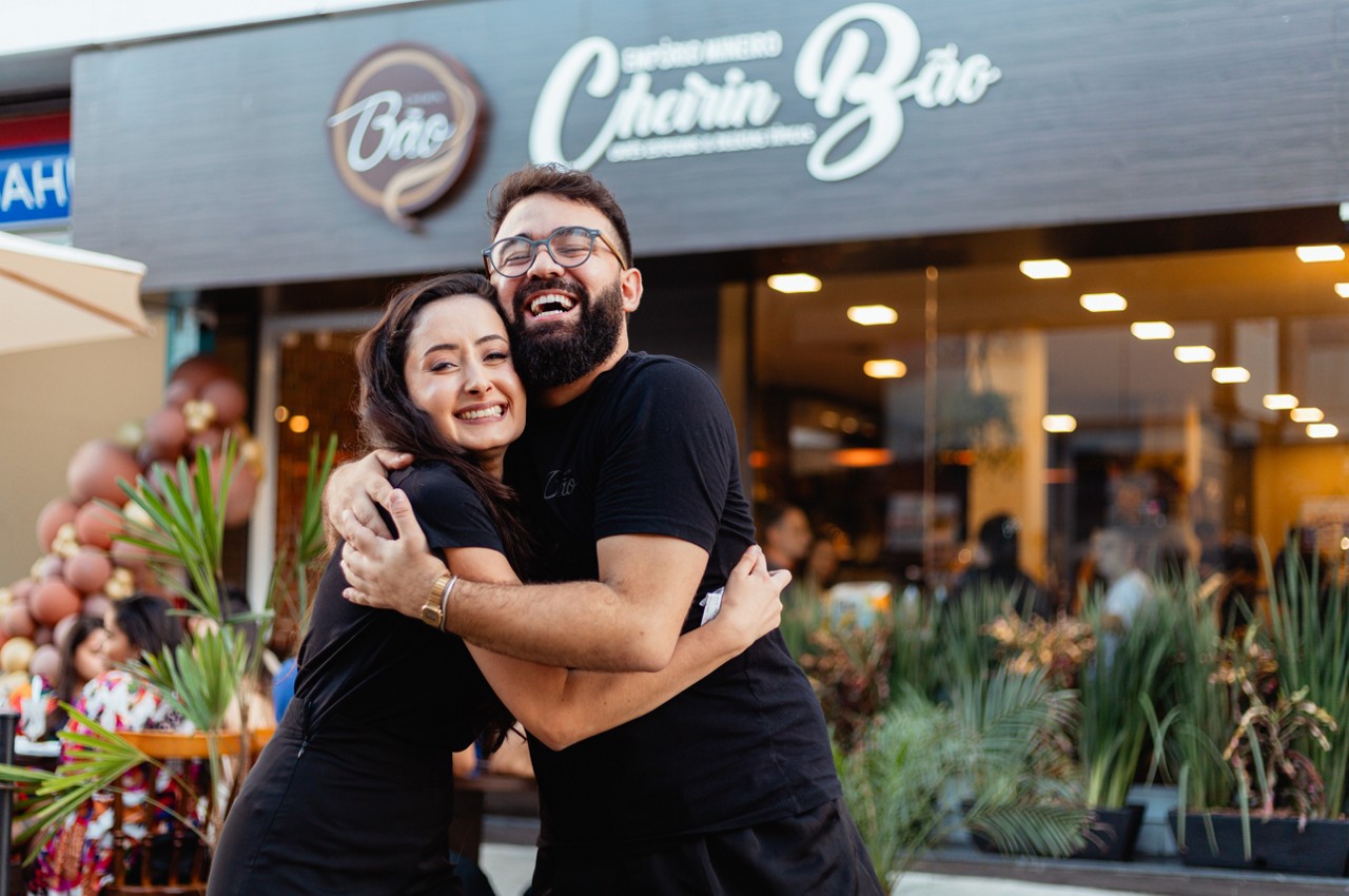 Com mais de 900 franquias em todo o Brasil, a Cheirin Bão se consolida como a principal rede de cafés especiais do Brasil
