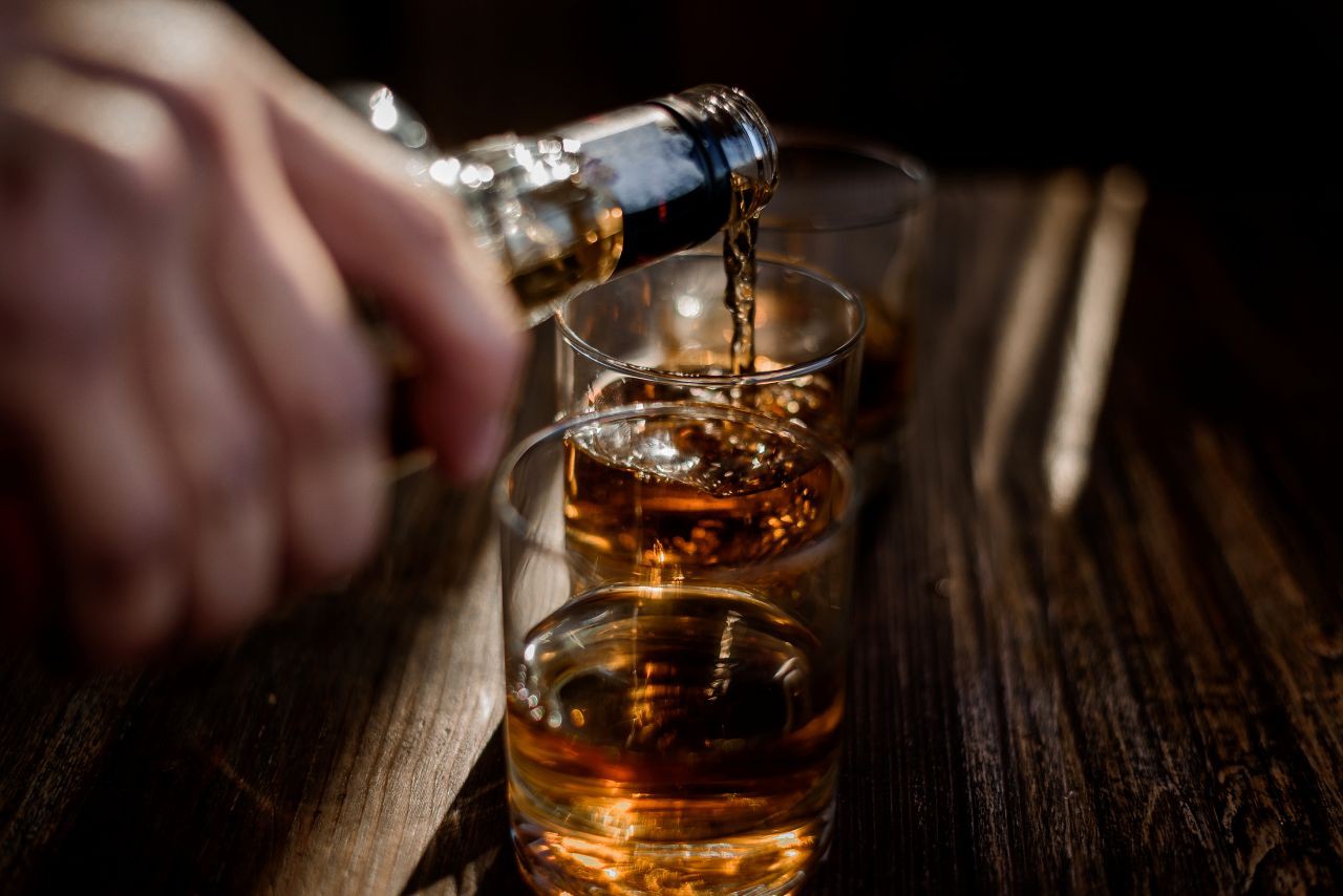 Polícia Federal foi acionada para investigar casos de intoxicação por bebidas alcoólicas