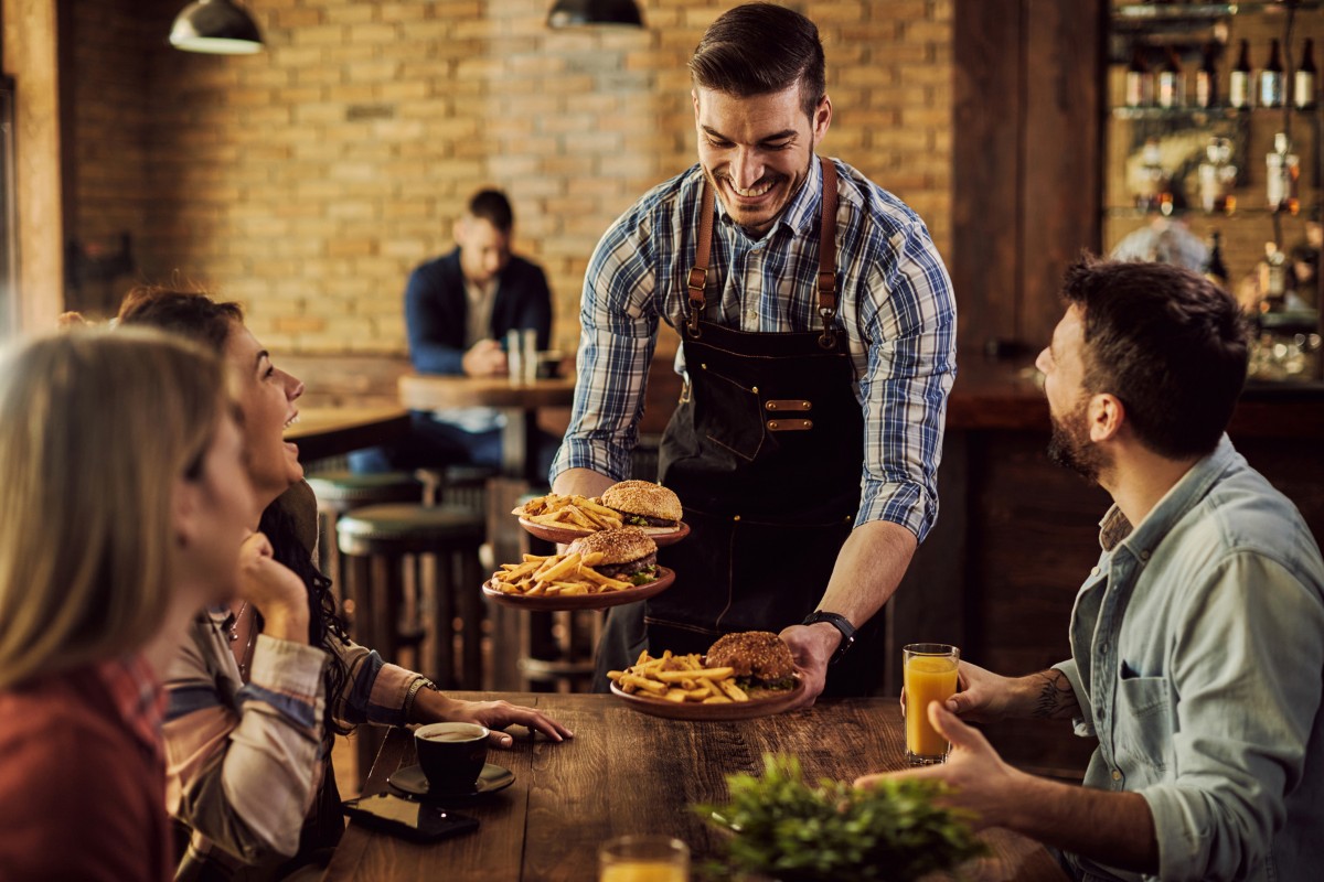 Franquear um restaurante oferece crescimento rápido, mas pode comprometer o padrão de qualidade