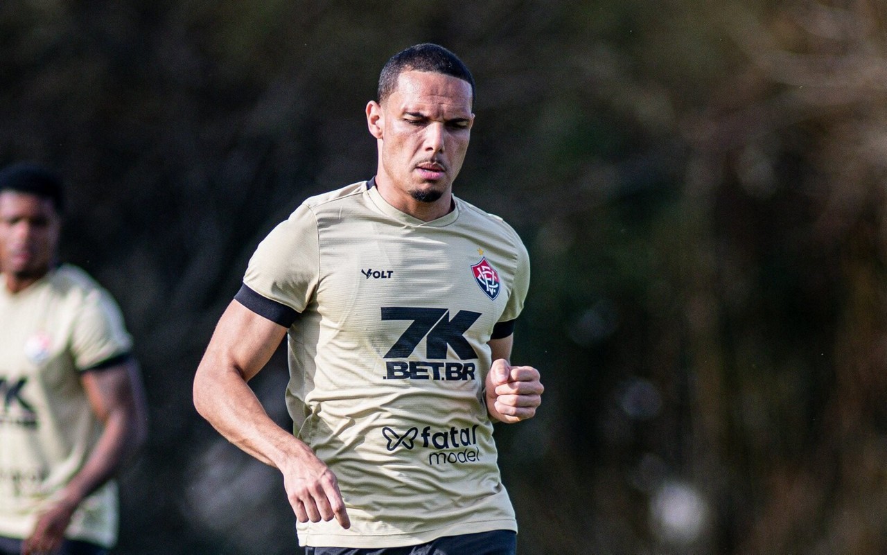 Neris em treino do Vitória no Uruguai (Foto: Victor Ferreira / EC Vitória)