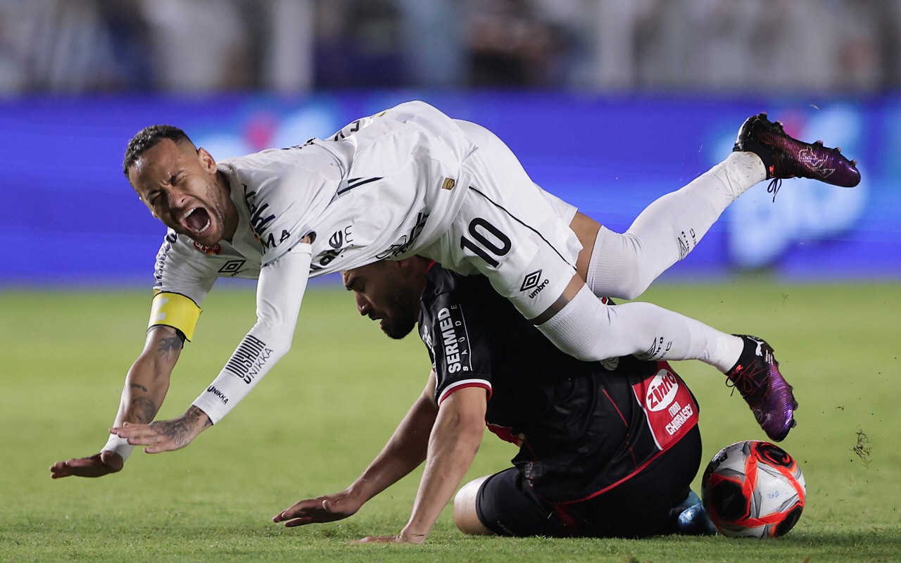 Santos empatou com o Botafogo-SP por 1 a 1 (Foto: Ettore Chiereguini/AGIF)