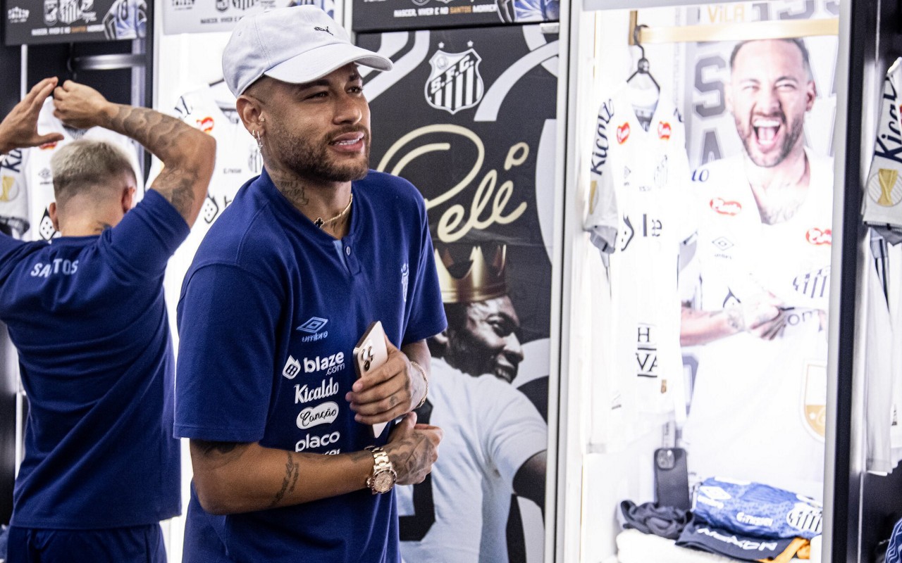 Neymar ganha um novo armário no vestiário do Santos após reforma. (Foto: Raul Baretta/ Santos FC)
