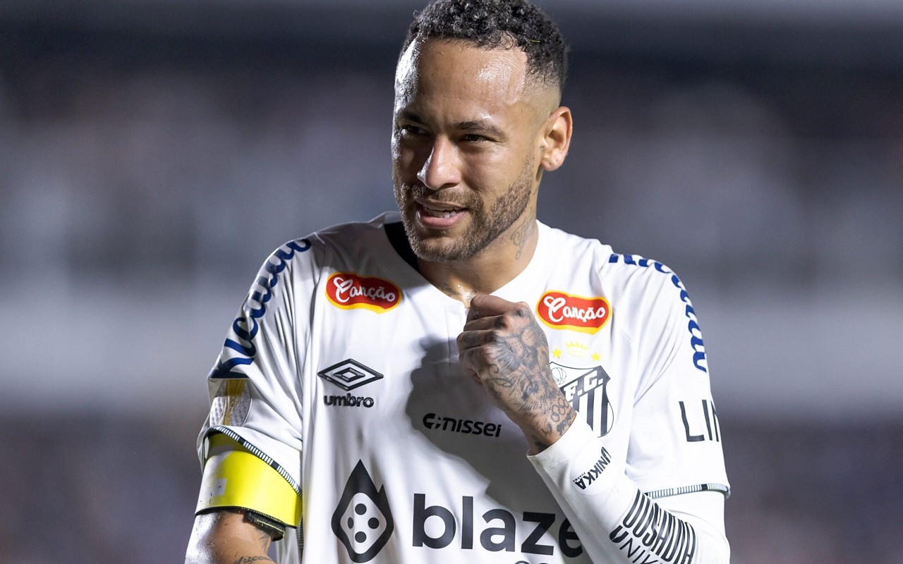 Neymar em partida do Santos (Foto: Reinaldo Campos/AGIF)