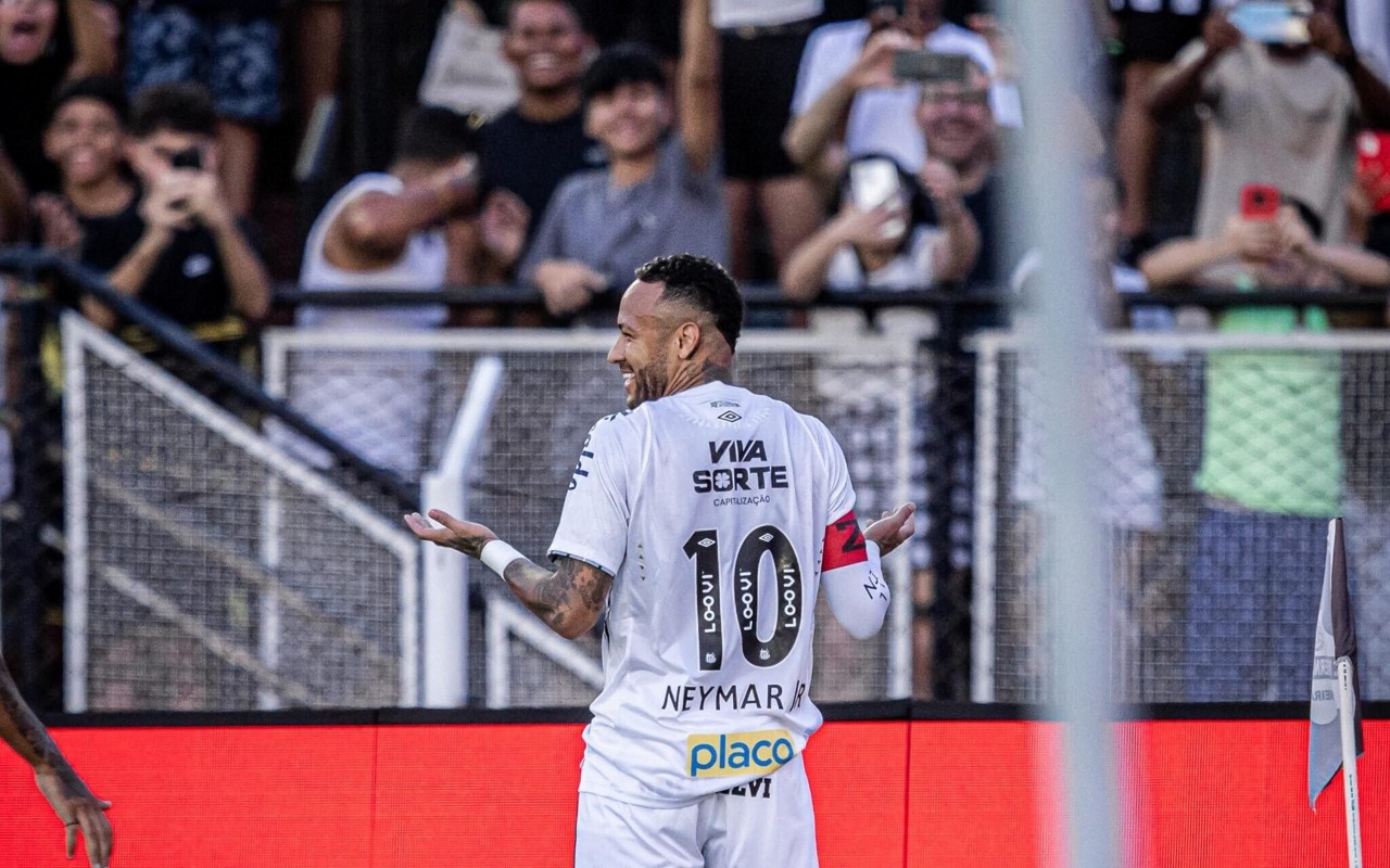 Neymar fez gol olímpico pelo Santos (Foto: Raul Barretta/ Santos FC)