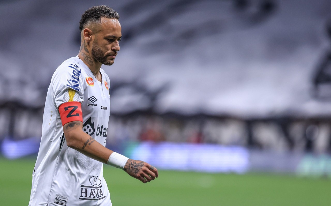 Neymar em ação pelo Santos, contra o Corinthians, na NeoQuímica Arena, pela nona rodada do Campeonato Paulista (Foto: Marcello Zambrana/AGIF)