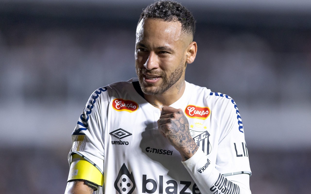 Neymar atuou durante toda a segunda etapa na Vila Belmiro em sua reestreia pelo Santos (Foto: Reinaldo Campos/AGIF)