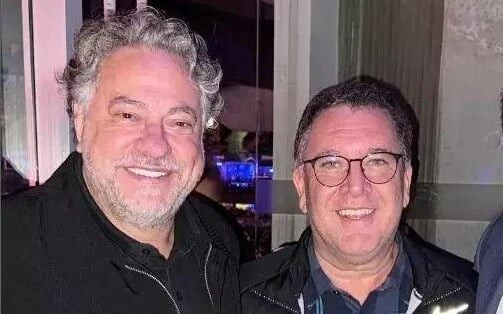 Jornalistas compararam Marcelo Teixeira (à dir.) a Julio Casares em anúncio de Neymar (Foto: Reprodução)