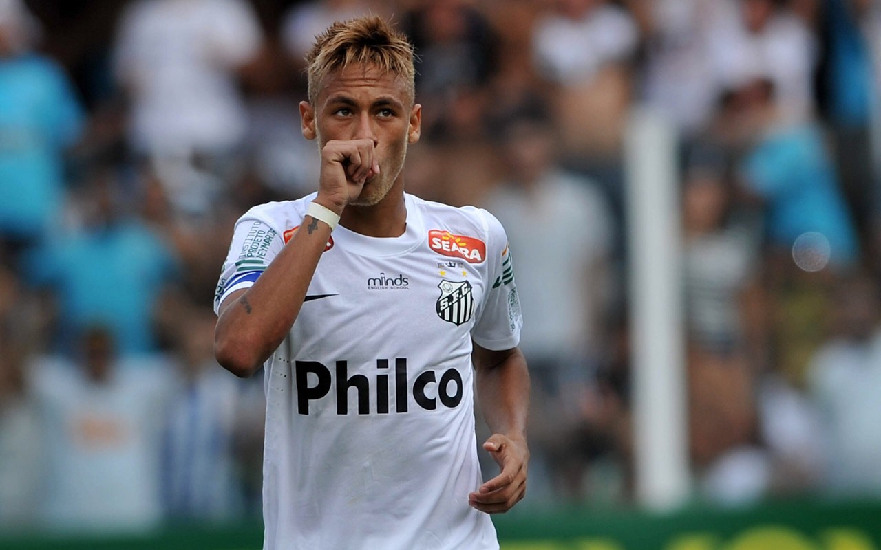 Neymar conquistou seis títulos pelo Santos e foi um dos últimos jogadores da América do Sul a figurar entre os 10 melhores do mundo. (Foto: Ivan Storti/Lancepress!)