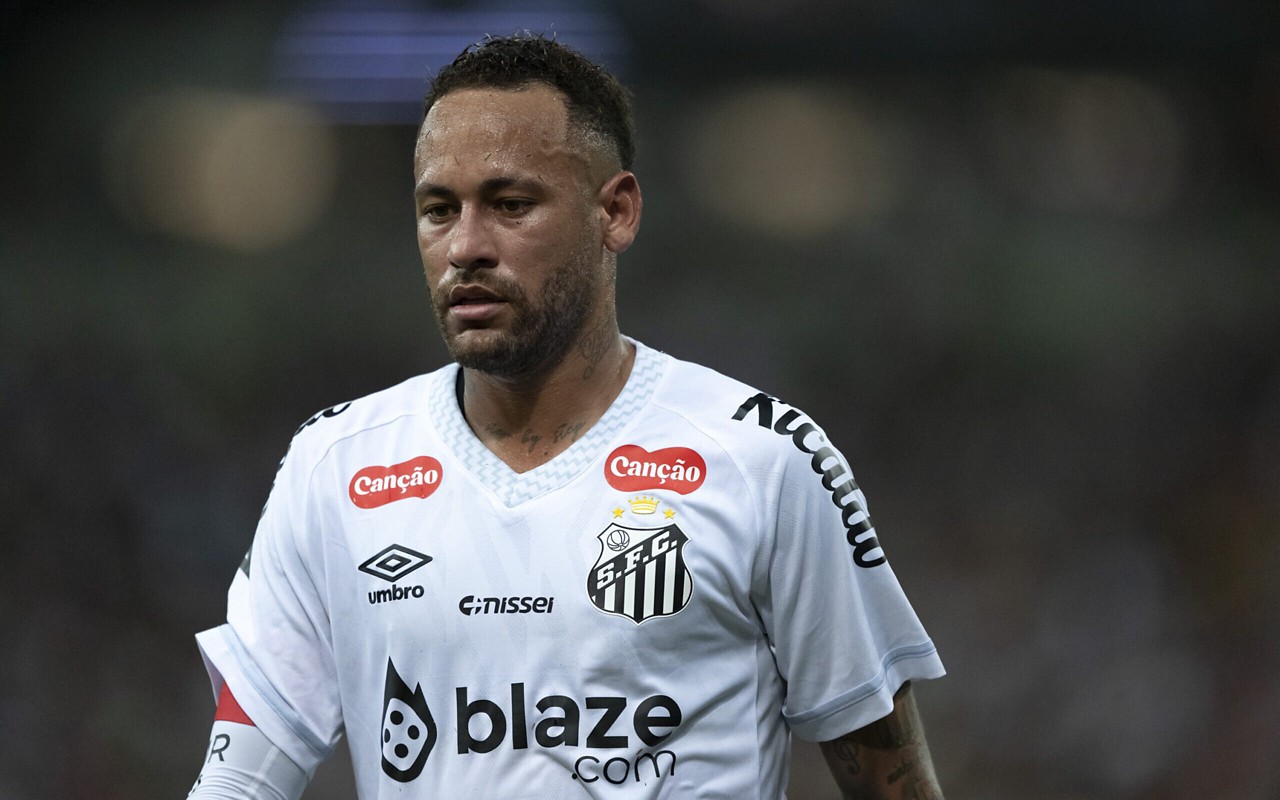 Neymar jogou apenas oito partidas pelo Santos desde o retorno ao clube. (Foto: Jorge Rodrigues/AGIF)