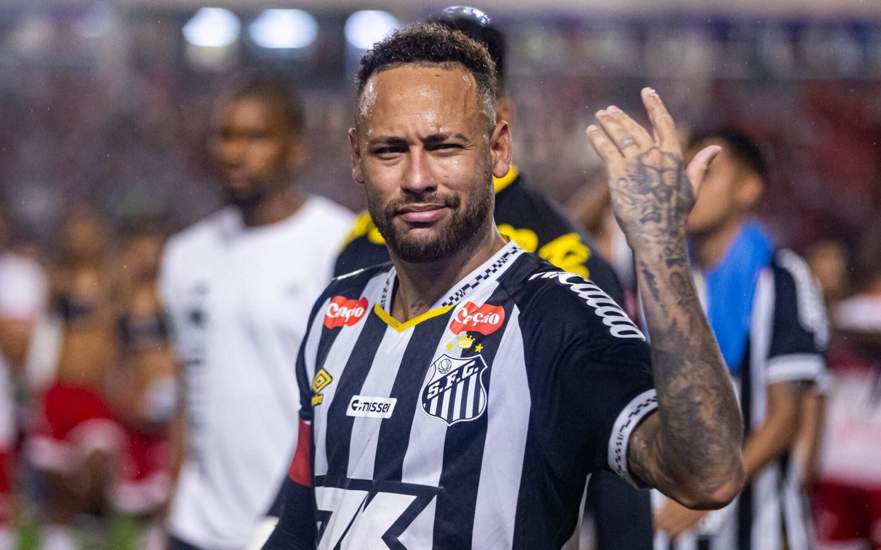 Neymar segue sem renovar seu contrato com o Santos (Foto: Itawi Albuquerque/AGIF)