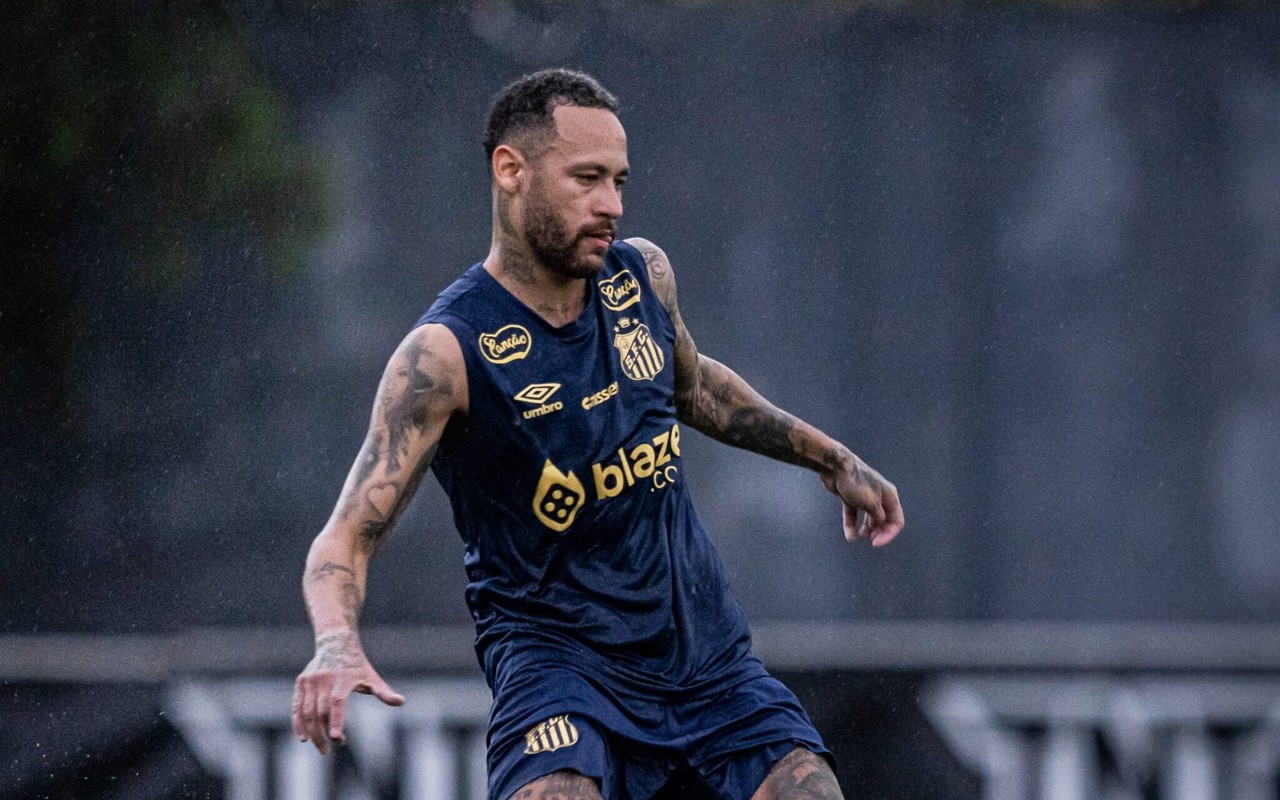 Neymar durante treino com o elenco do Santos no CT Rei Pelé. (Foto: Raul Baretta/ Santos FC)