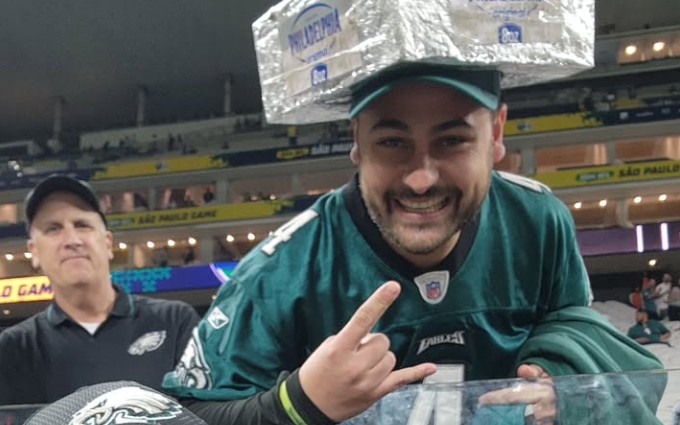 Lucas Paiva na partida entre Philadelphia Eagles e Green Bay Packers, em São Paulo (Foto: Acervo Pessoal/Lucas Paiva)