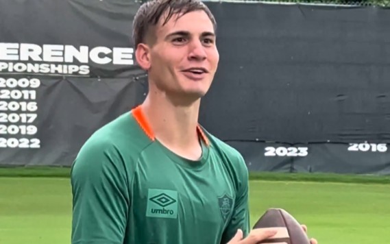 Fluminense se divertiu com bola de futebol americano (Foto: Reprodução/ Fluminense)