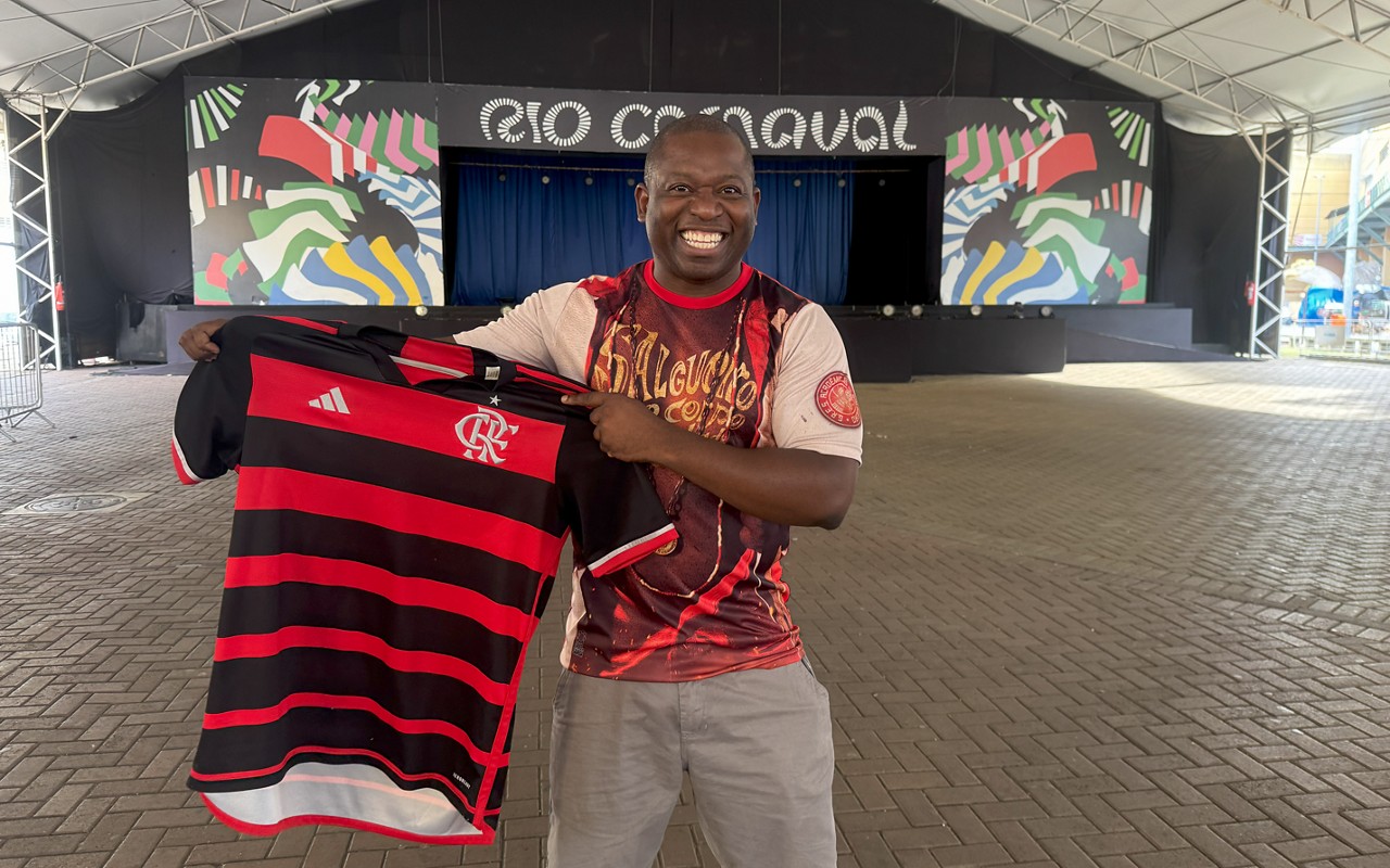 Igor Sorriso é intérprete do Salgueiro e torcedor do Flamengo (Foto: Gabriel Gaudencio/Lance!)