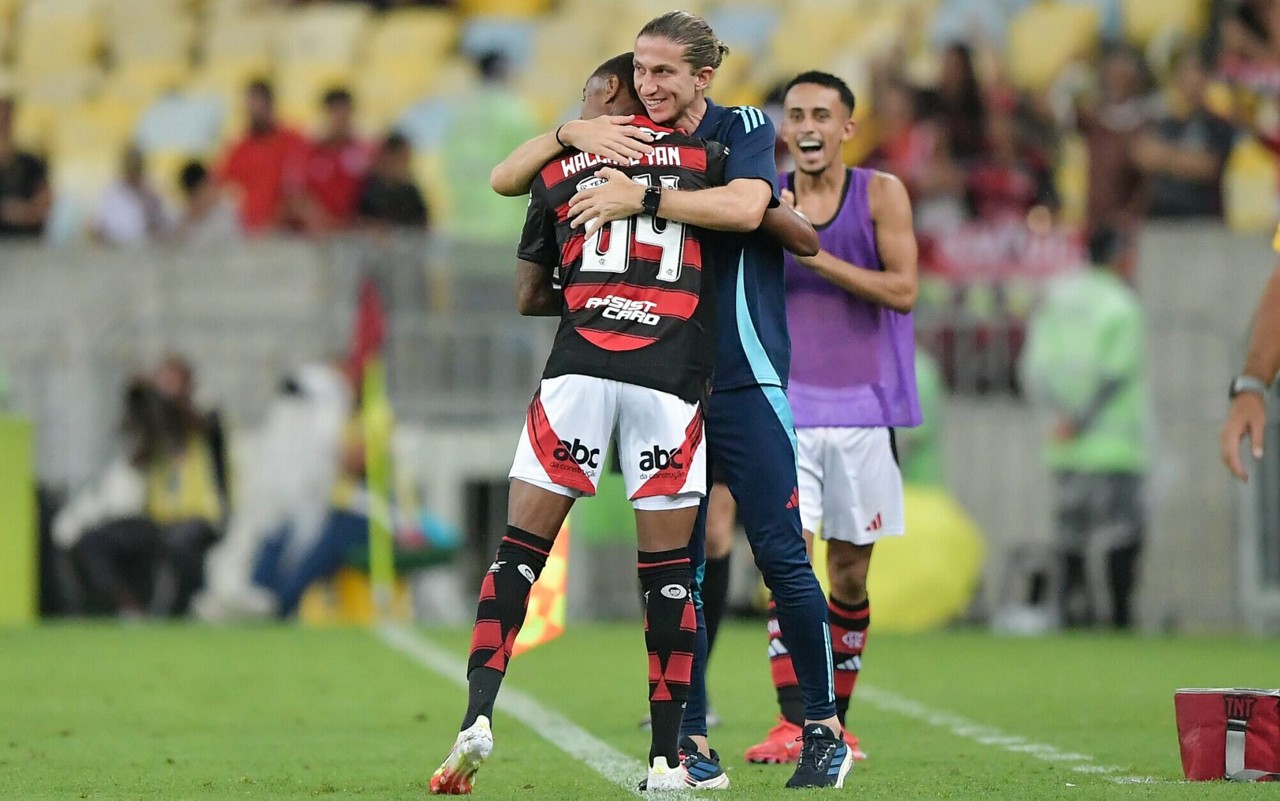 Wallace Yan comemora gol do Flamengo (Foto: Thiago Ribeiro/AGIF)
