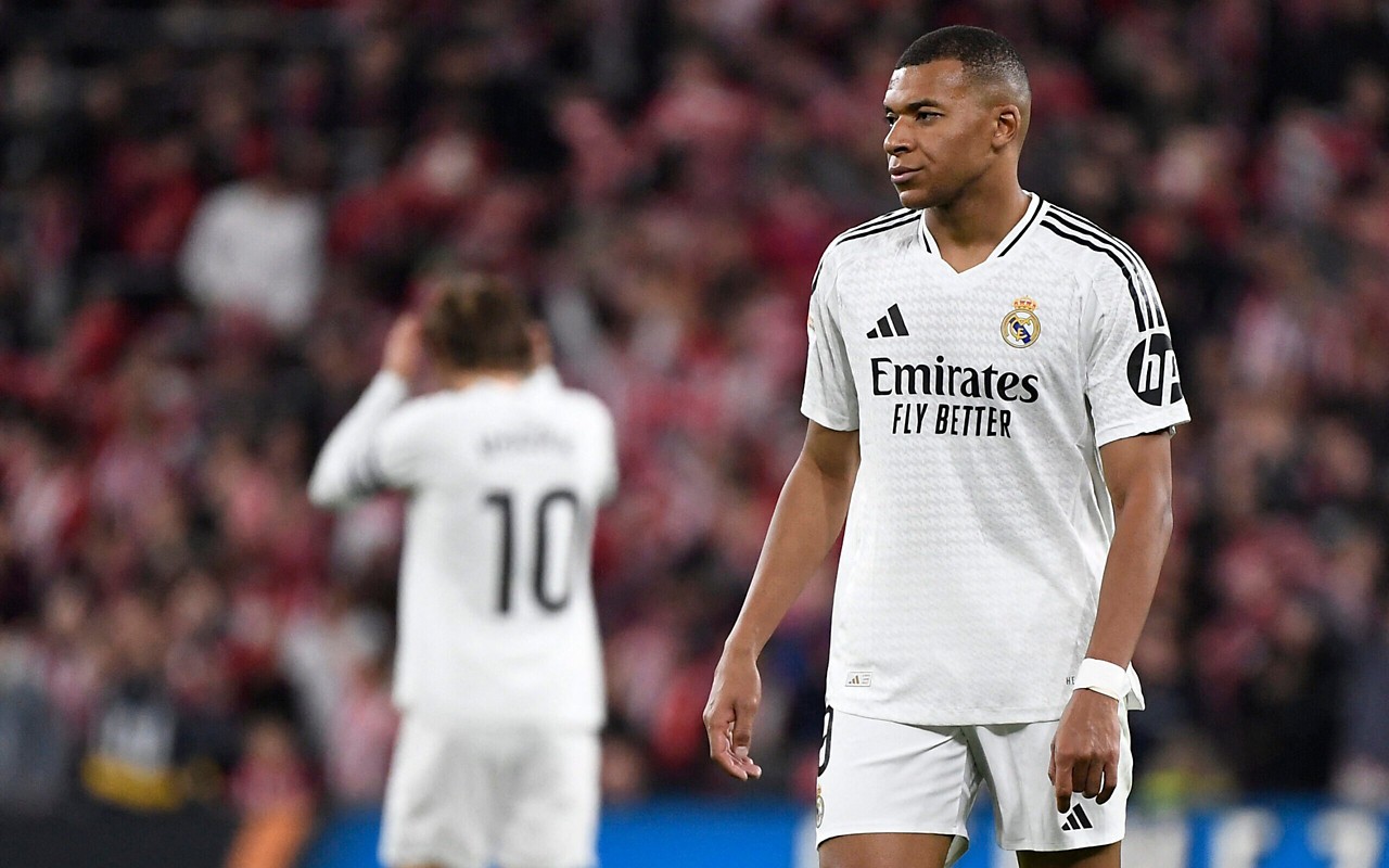 Mbappé lamenta gol perdido pelo Real Madrid, contra o Athletic Bilbao (Foto: Ander Gillenea/AFP)