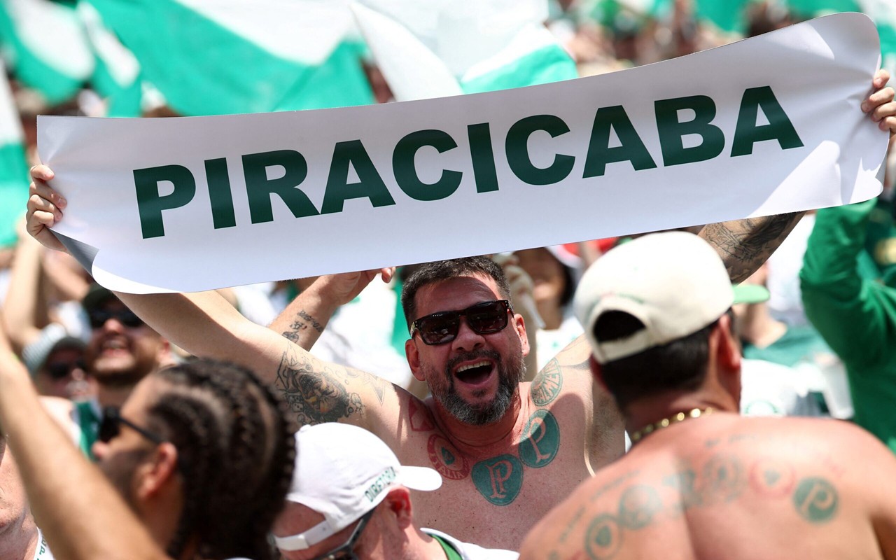 Torcedores brasileiros estão entre os que mais dão clima de Copa ao Mundial de Clubes (Foto: Franck Fife/AFP)