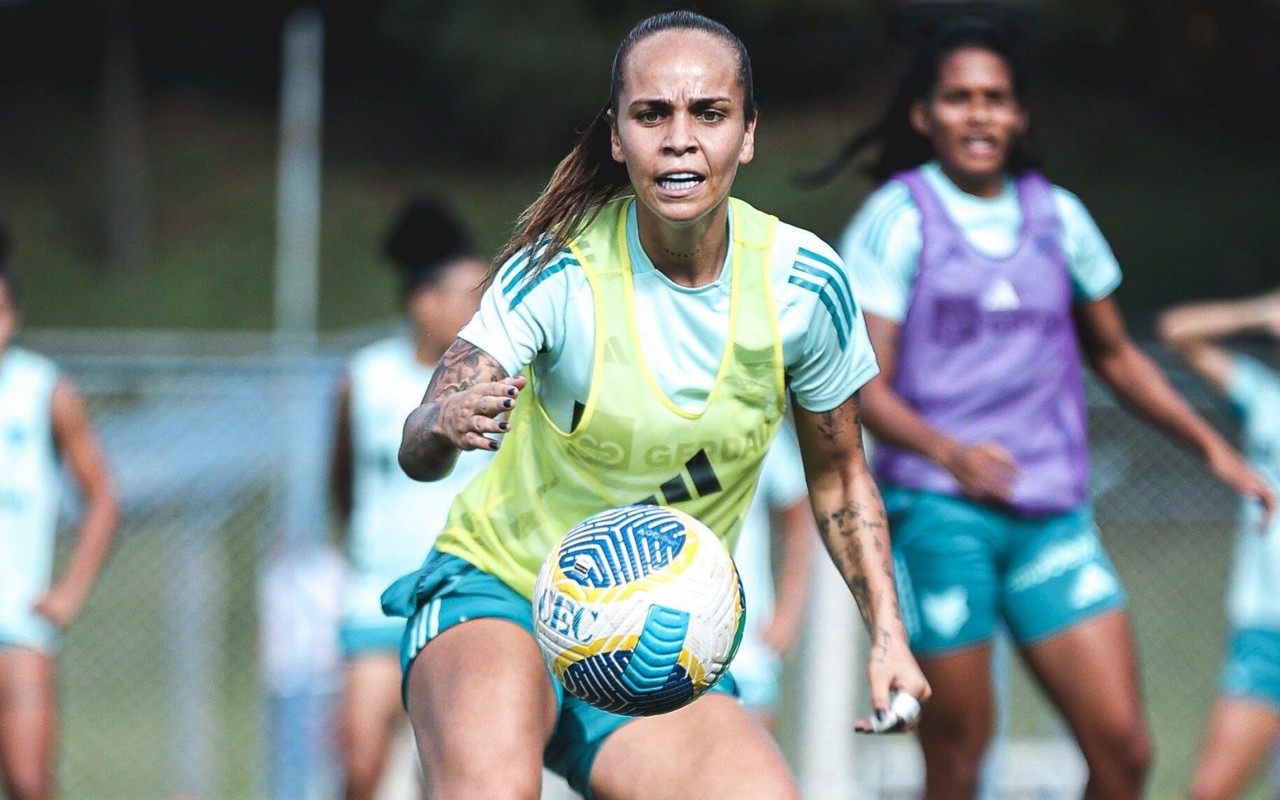 Letícia, camisa 9 do Cruzeiro, durante treinamento (Foto: Gustavo Martins/ Cruzeiro)
